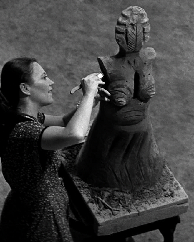 Aneta Svetieva during International Terracotta Sculpture Terra, Kikinda, 1982